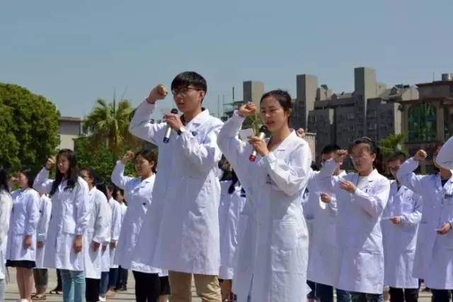 “一代责任看湘雅”--中南大学湘雅医学院2017届毕业生致敬五·四特别活动