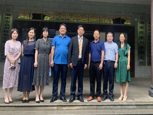 中南大学湘雅口腔医院唐瞻贵院长一行来我院考察交流