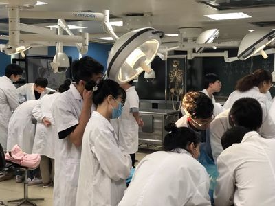 关注丨解剖第一课,中南大学湘雅医学院百名学生致敬“大体老师”